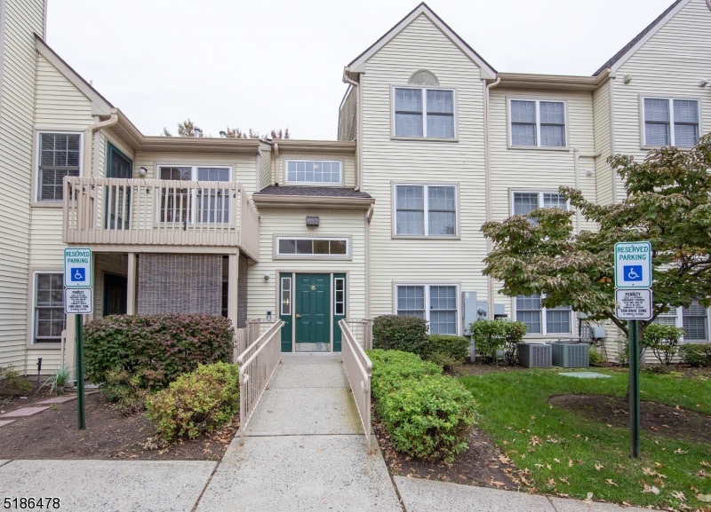 15 Evergreen Dr