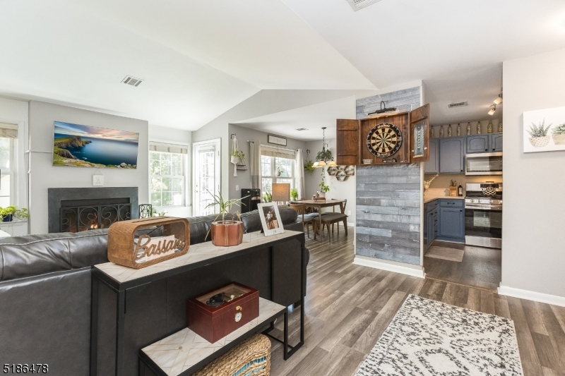 15 Evergreen Dr
