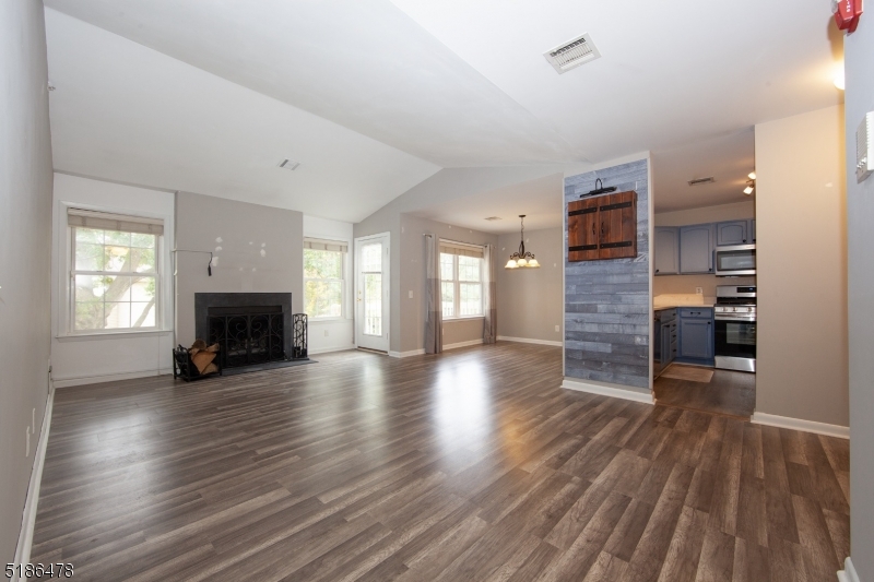 15 Evergreen Dr