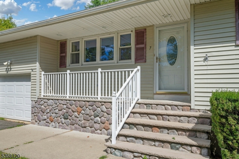 7 Joan Dr