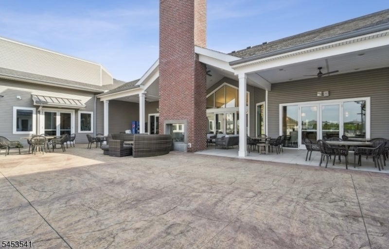 2 Vanderbilt Blvd 403