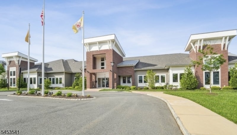 2 Vanderbilt Blvd 403