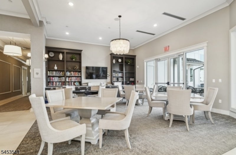 2 Vanderbilt Blvd 403