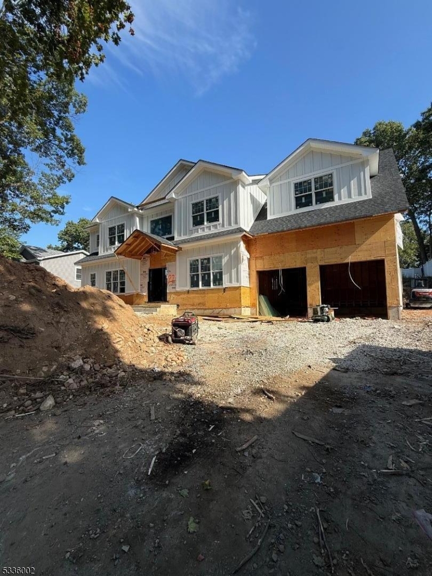 22 Tuxedo Dr