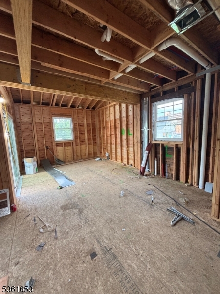 1123 Thompson Ave