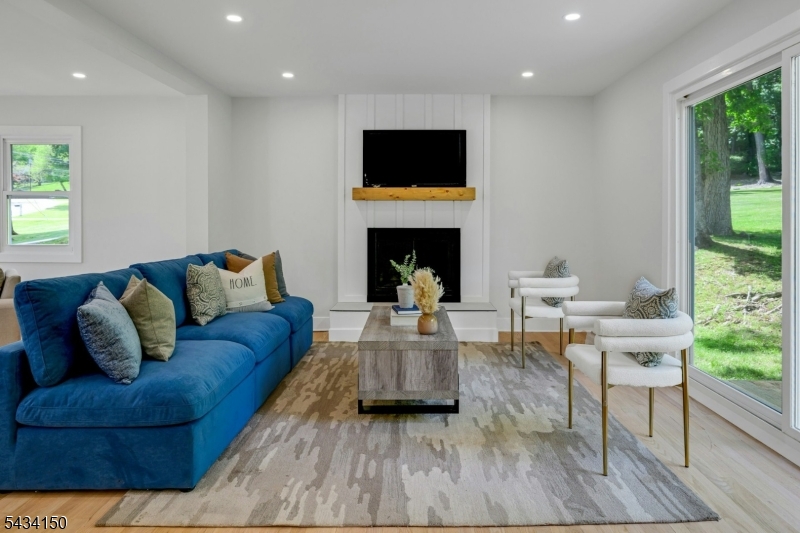 47 Fieldstone Dr