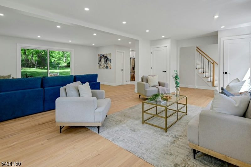 47 Fieldstone Dr