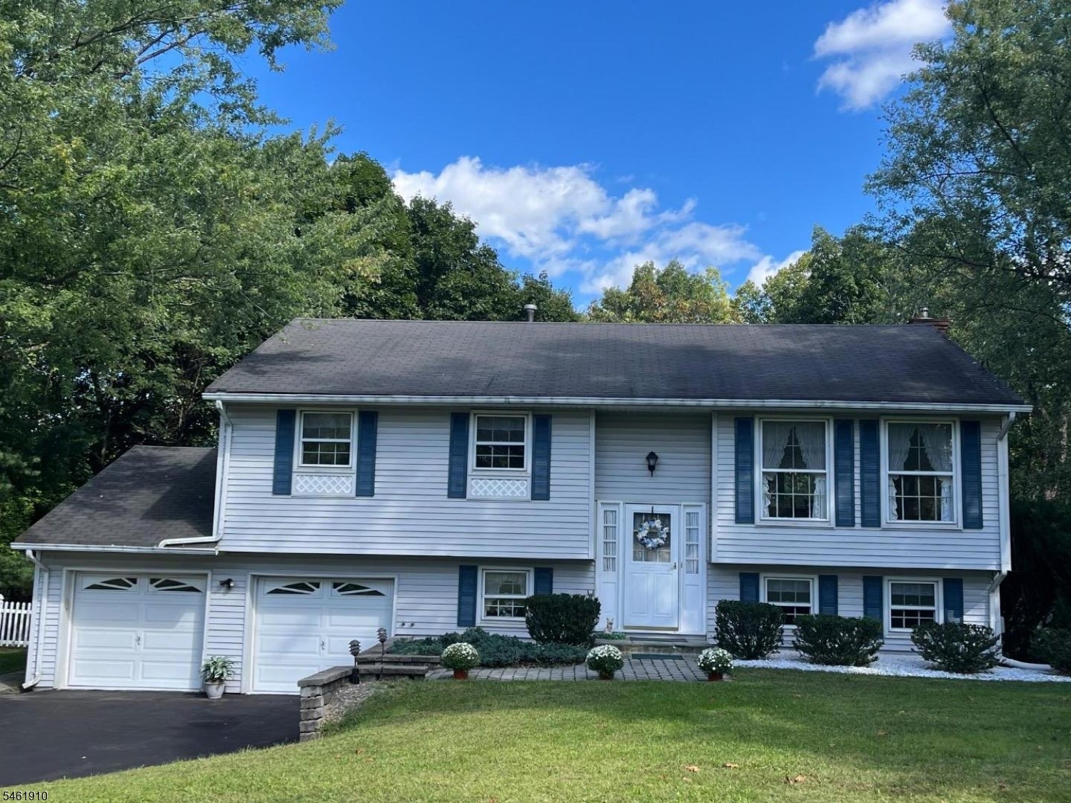6 Redwood Dr