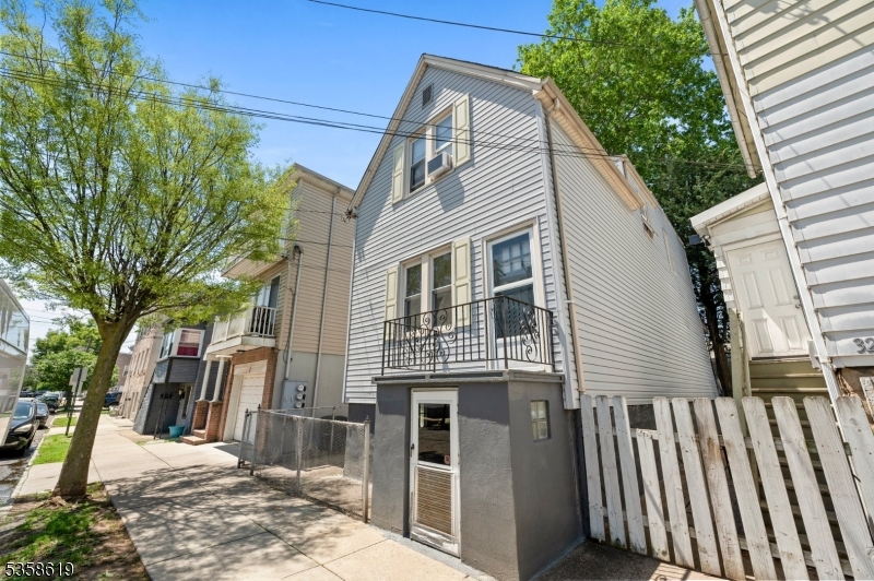 30 Edison St