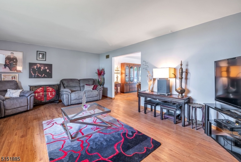 10 Memorial Dr