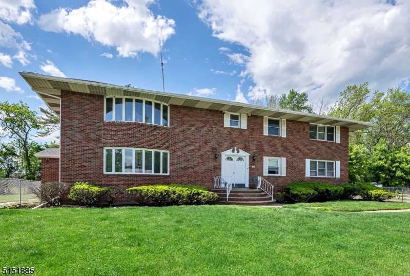 10 Memorial Dr