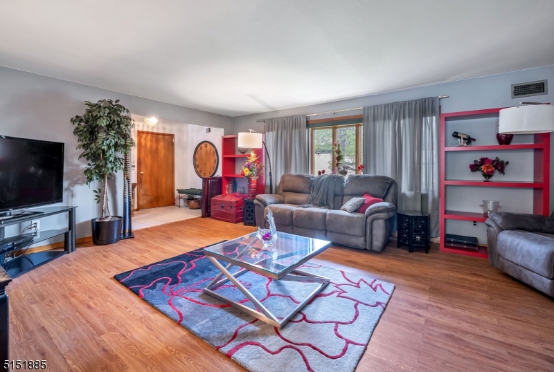 10 Memorial Dr