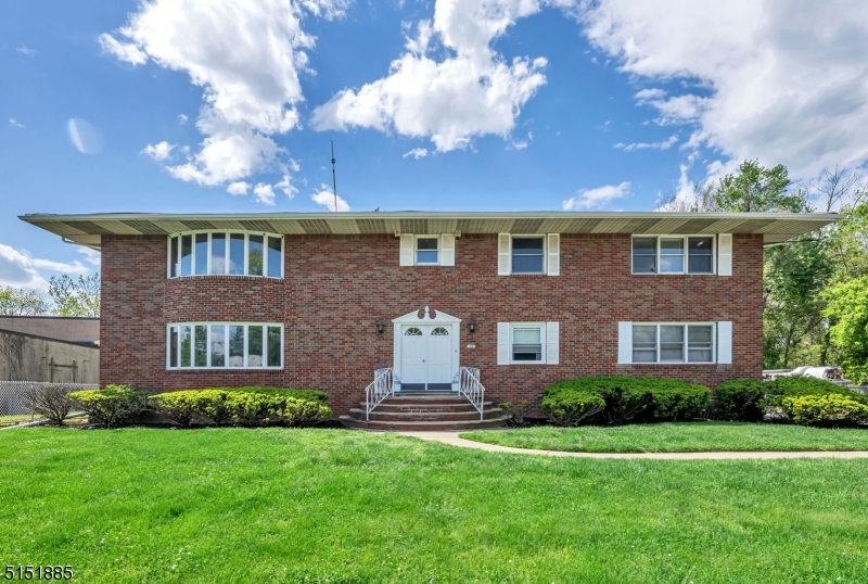 10 Memorial Dr