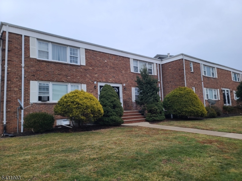4 Columbia Dr 1A