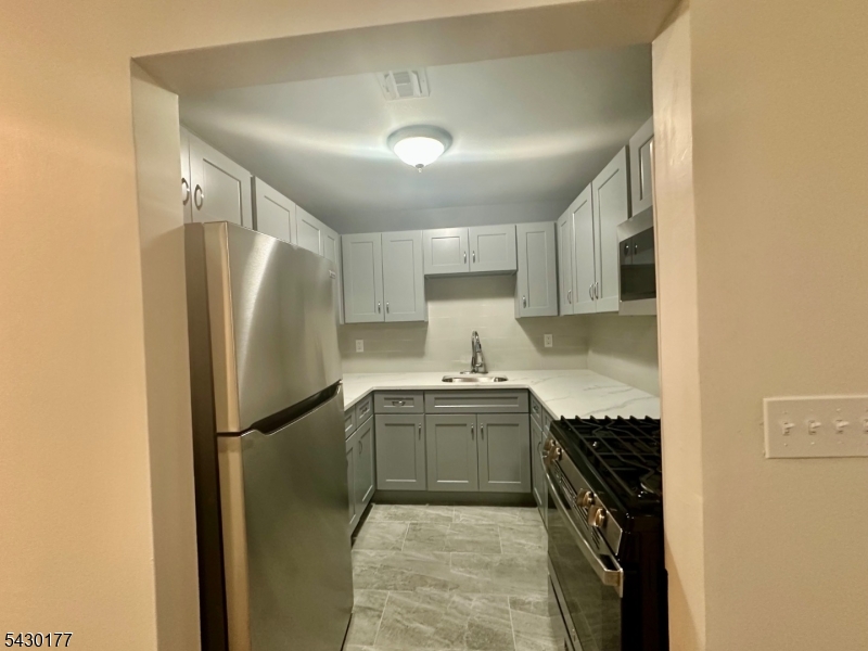 46 Ferry St 3F