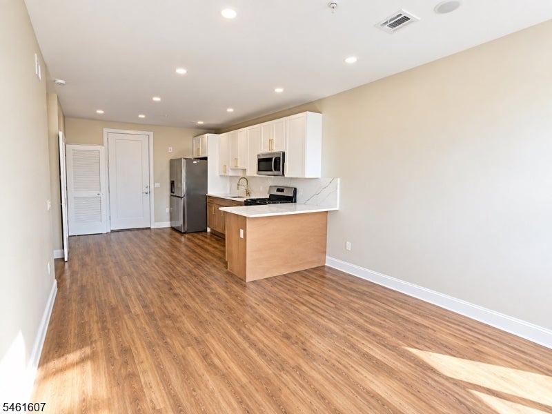 17 Wickham St 302