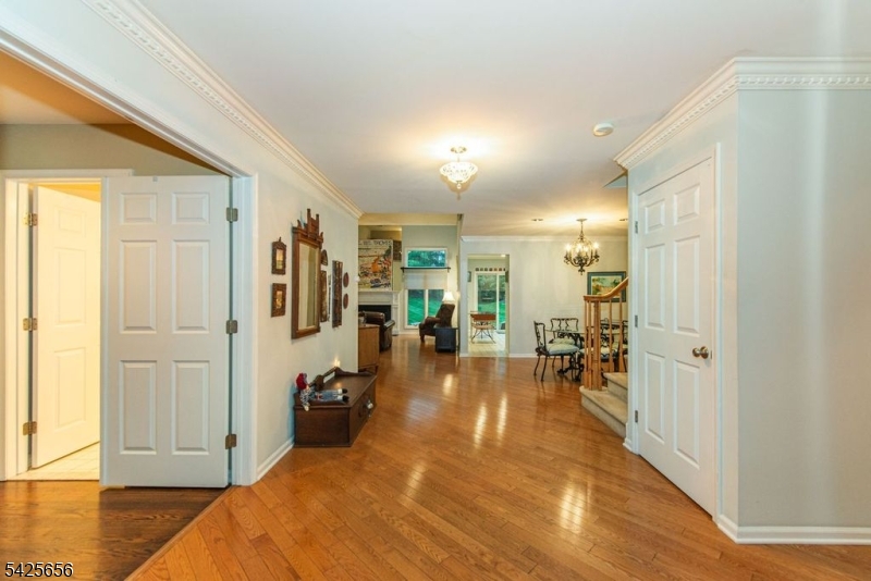 33 Waterford Dr
