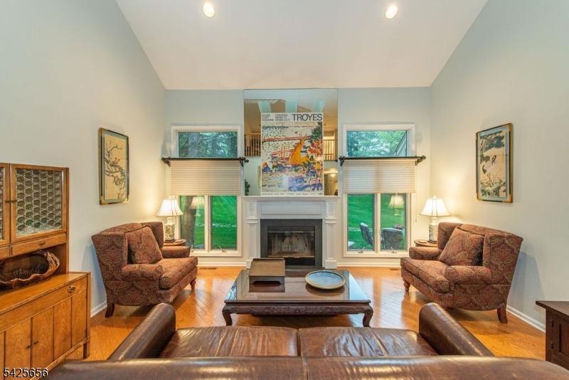 33 Waterford Dr