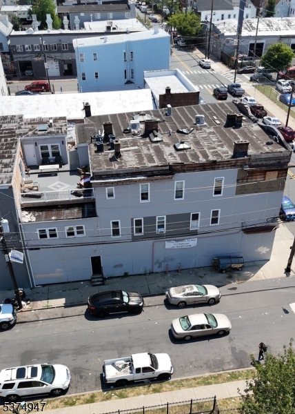 221 Sussex Ave