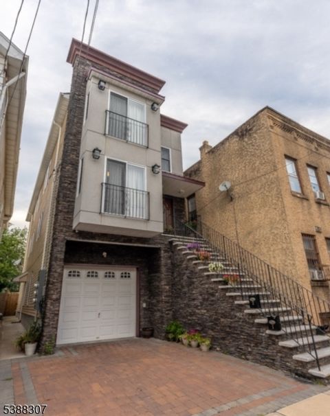 31 Spencer St Elizabeth City NJ 07202