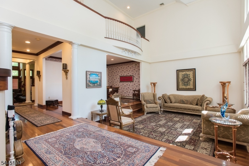 203 Rock Road W
