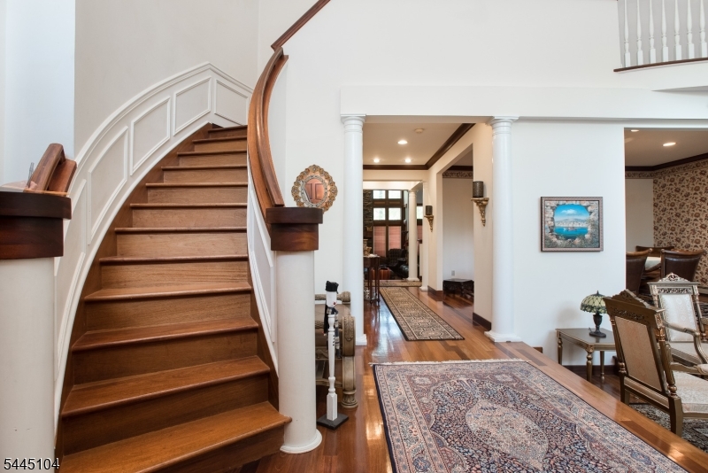 203 Rock Road W