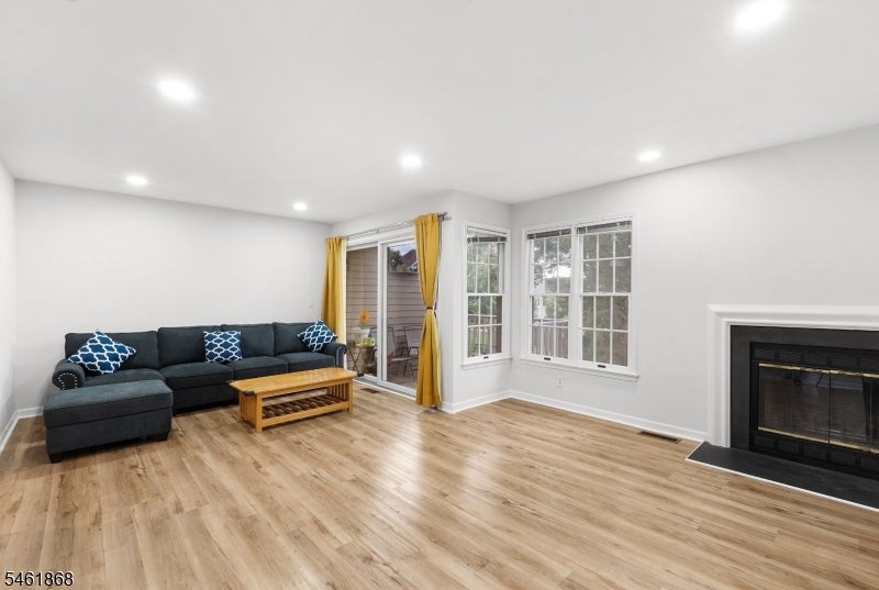 16 Stone Edge Rd