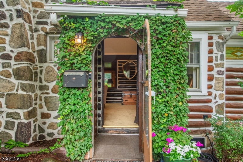 18 Mosswood Trl