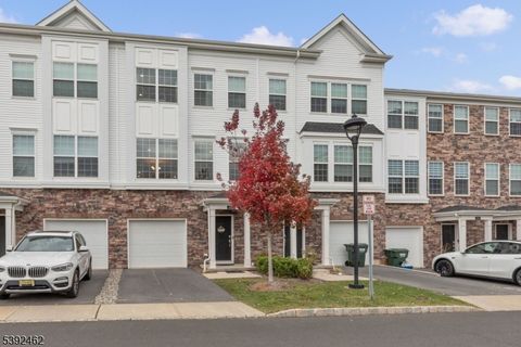 Photo of 508 Keenland Ct, Branchburg, NJ 08876 (MLS # 3993604)