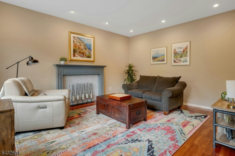 26 Rainbow Dr