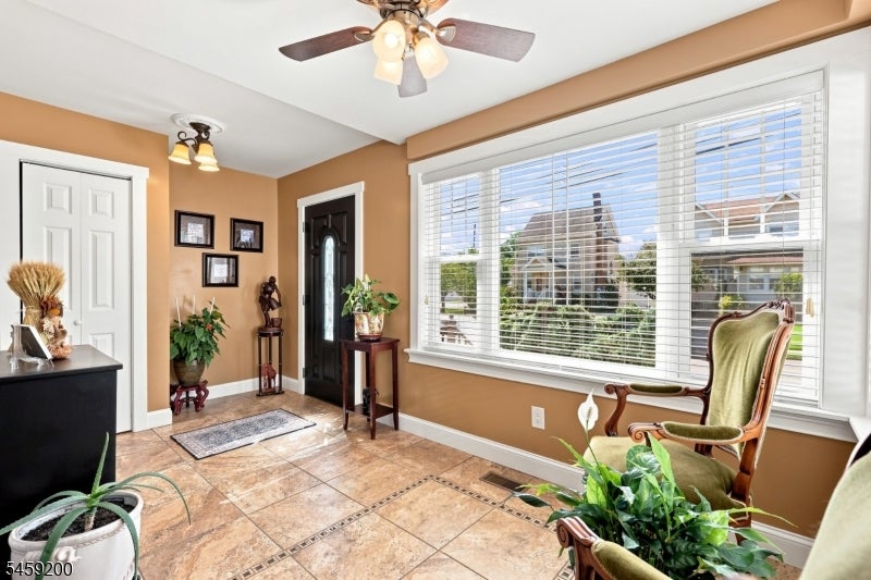 833 Livingston Rd