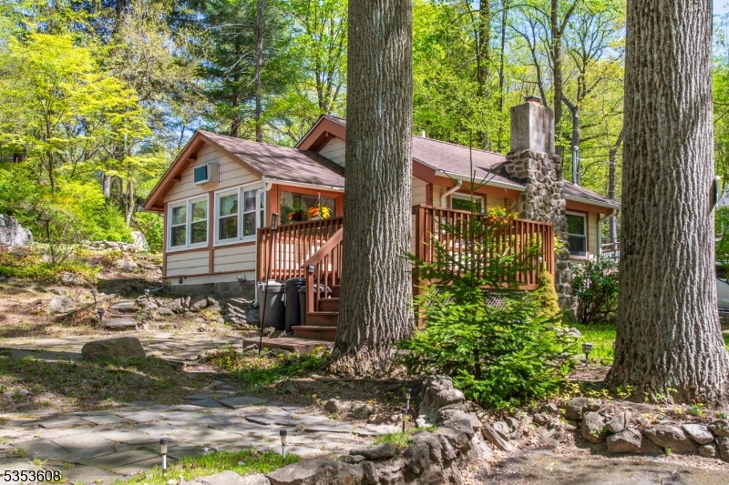 84 Lee Hill Rd