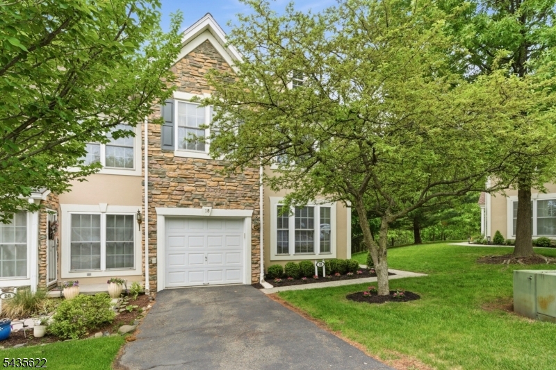 18 Birchwood Ln