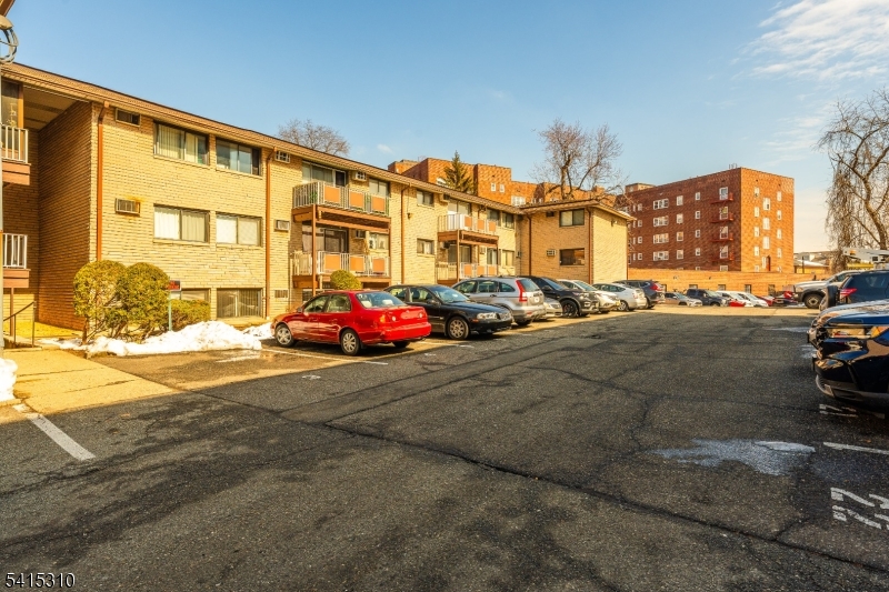 747 757 N Broad St 303