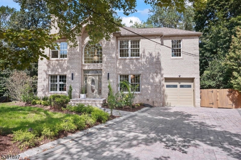 10 Elmwood Ct