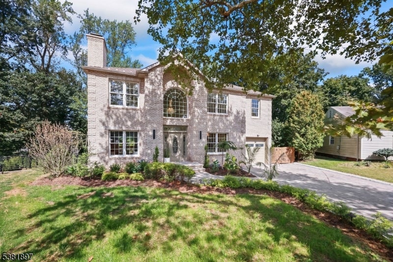 10 Elmwood Ct