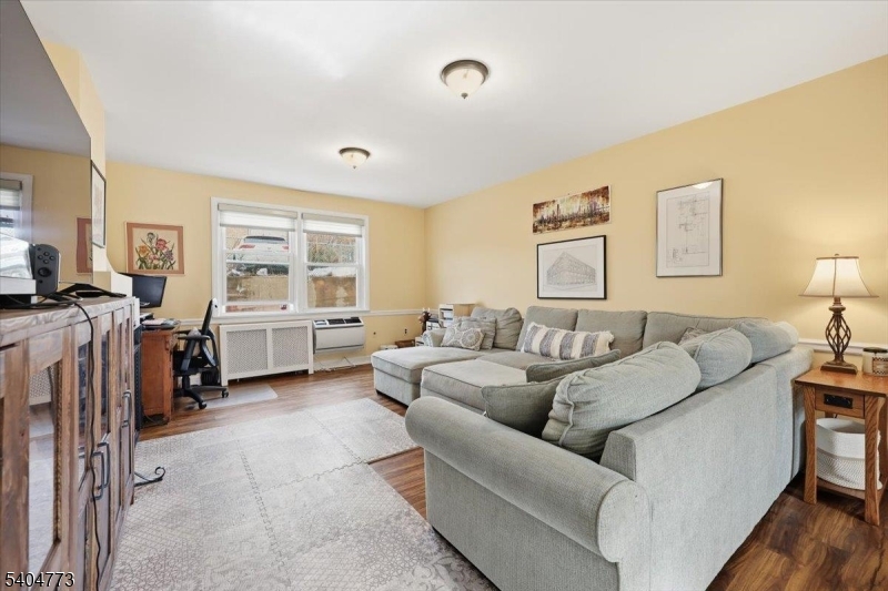 349 Bloomfield Ave 117