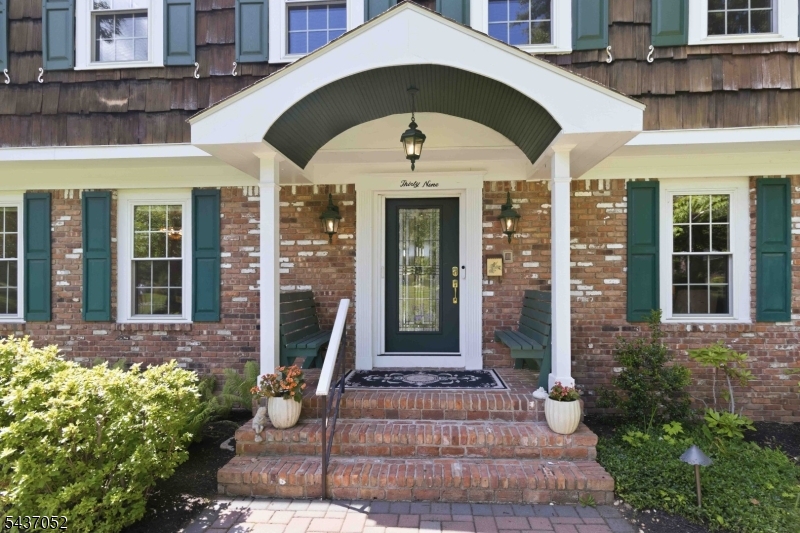 39 Meadowbrook Rd