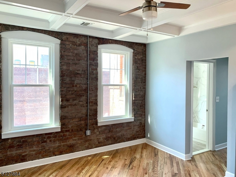 61 Washington St Apt 3 3