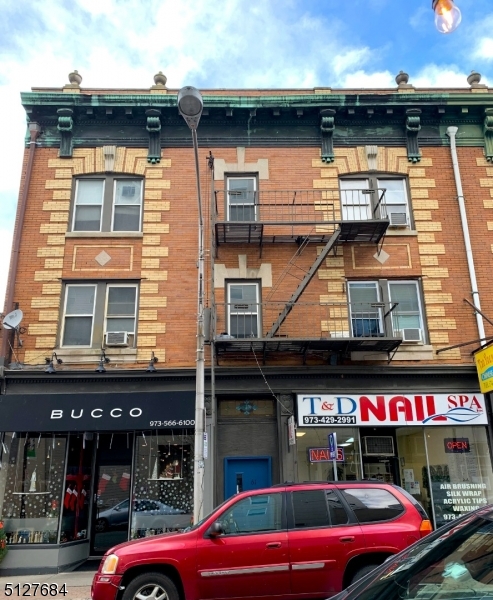 61 Washington St Apt 3 3