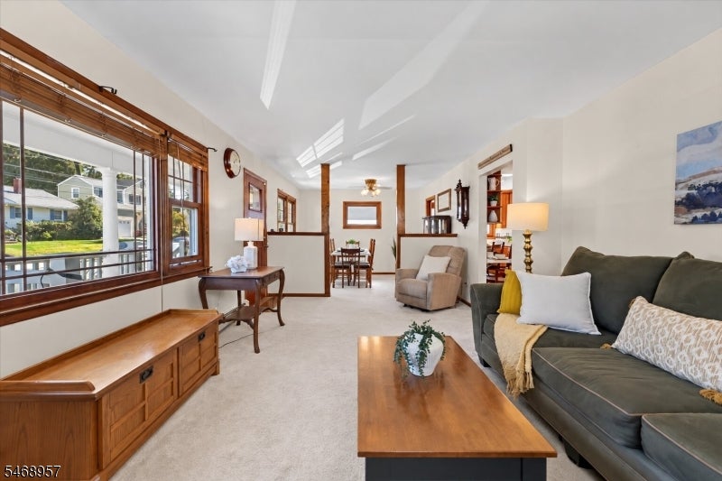 33 Newman St