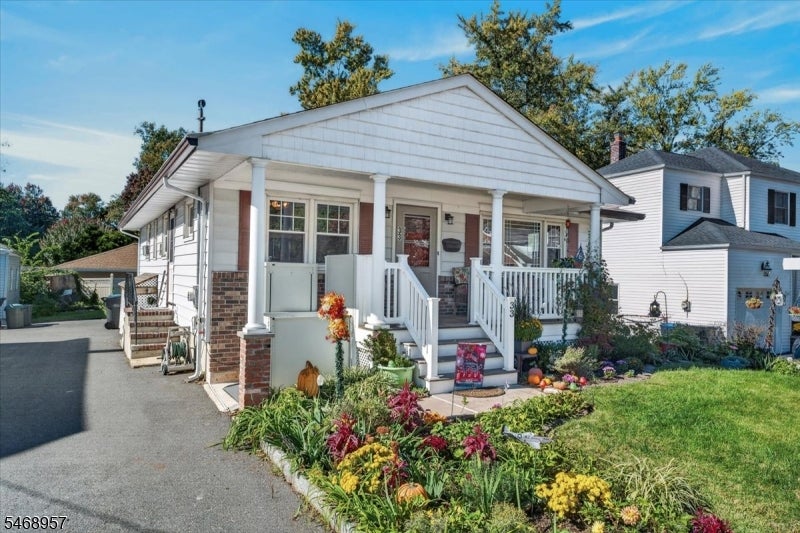 33 Newman St