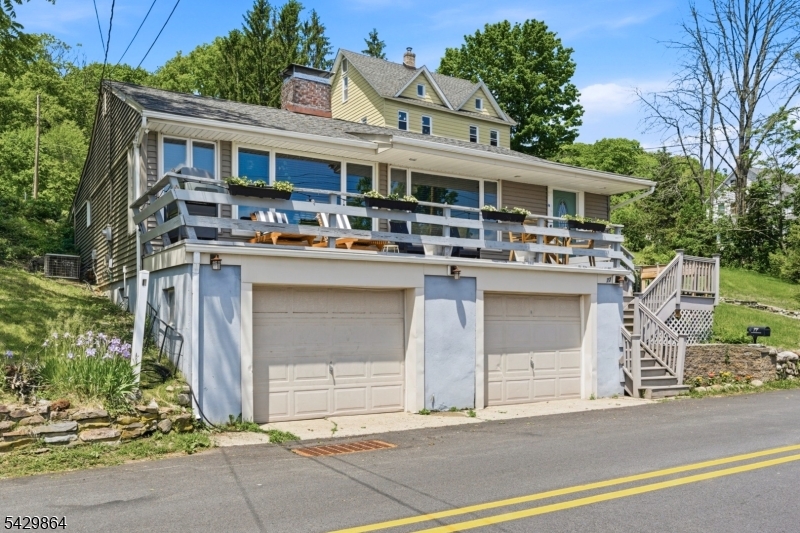 77 Lower North Shore Rd