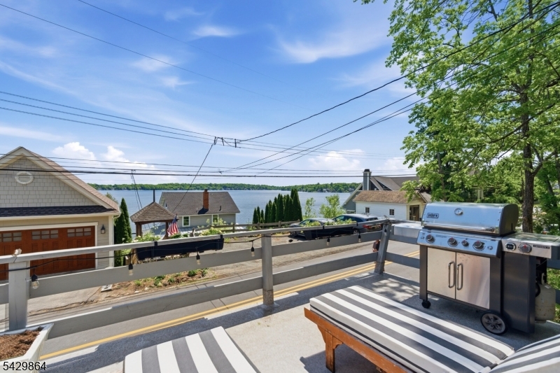 77 Lower North Shore Rd