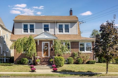 Photo of 126 Rutgers St, Maplewood, NJ 07040 (MLS # 3991574)
