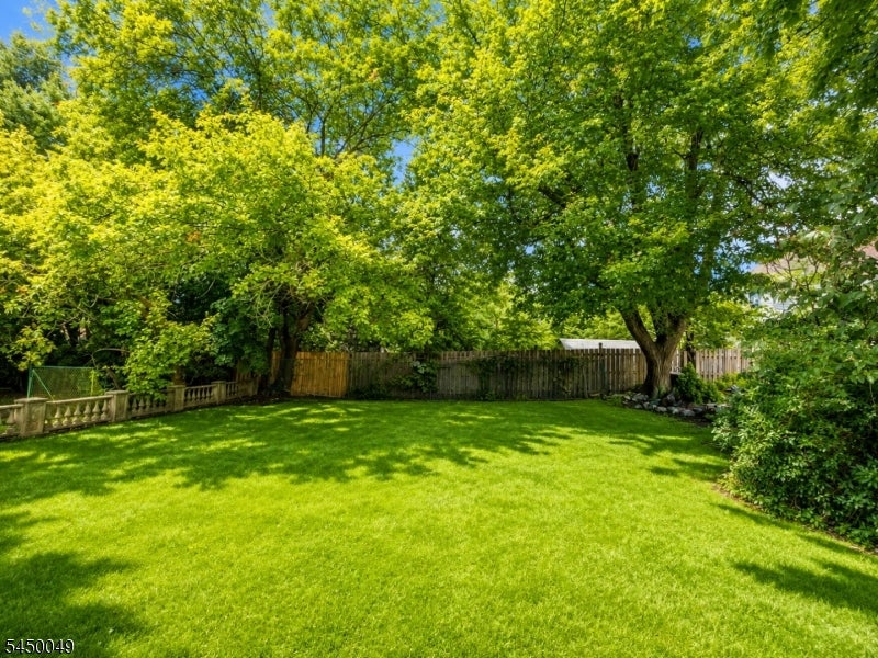 10 Alden Rd