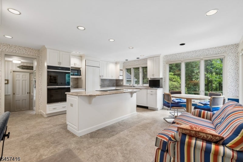 300 Oak Ridge Ave
