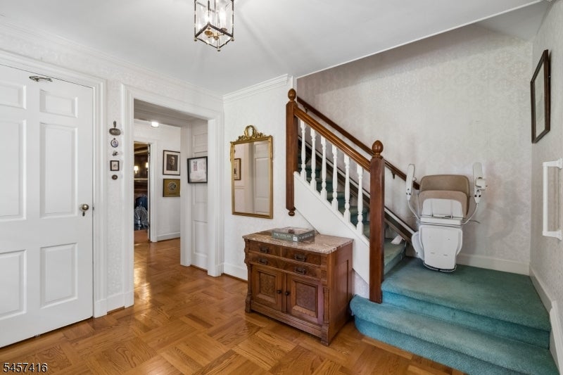 300 Oak Ridge Ave