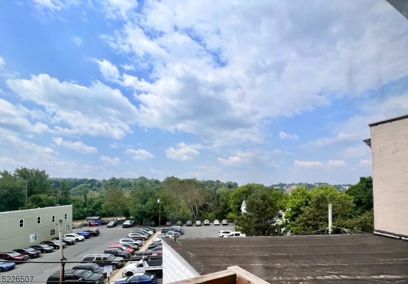 152 S Main St