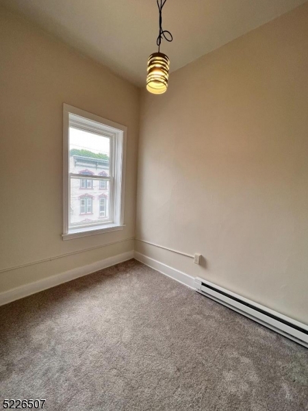152 S Main St
